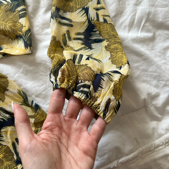 Floral front tie long sleeve crop top - Picture 2 of 5